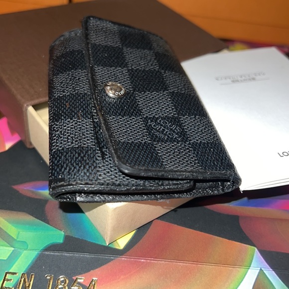 Authenticated Louis Vuitton damier black keys & card holder - Picture 4 of 11